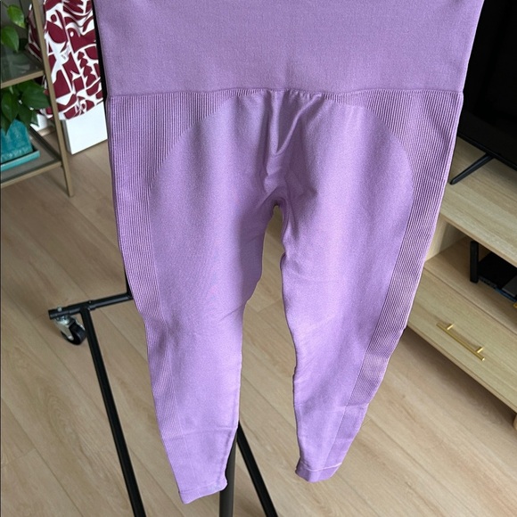 SET Active Women’s Leggings. Size Medium. Excellent Condition. 22” inseam. - Picture 4 of 6